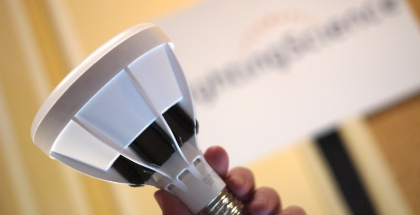 لامپ های کنترل از راه دور در CES2014، رنگ روشنای خانه تان را تغییر می دهد